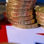 Fitch: Σταθερή η αρνητική αξιολόγηση για τη Βρετανία