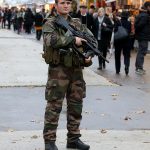 Μέχρι τις προεδρικές εκλογές η “κατάσταση έκτακτης ανάγκης” στη Γαλλία