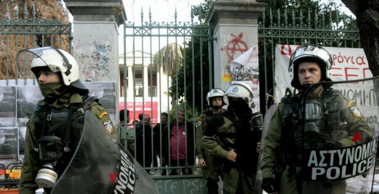 Επεισόδια στο Πολυτεχνείο – Μολότοφ και χρήση χημικών από ΜΑΤ (vid)