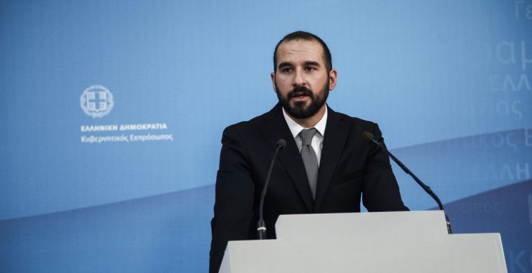 Ενημερώνει τους πολιτικούς συντάκτες την Τρίτη ο Τζανακόπουλος