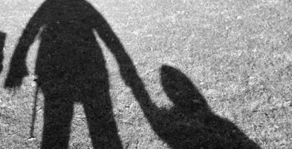 Κρήτη: Μητέρα κατήγγειλε ηλικιωμένο ότι προσπάθησε να αρπάξει την ανήλικη κόρη της
