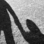 Κρήτη: Μητέρα κατήγγειλε ηλικιωμένο ότι προσπάθησε να αρπάξει την ανήλικη κόρη της
