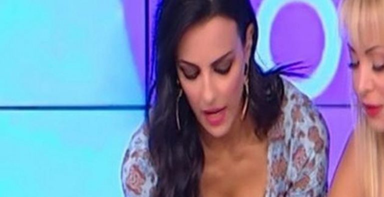Σούπερ μπούστο η Όλγα Λαφαζάνη! Έσκυψε και…