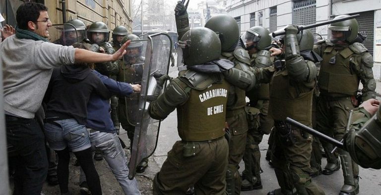 Χιλή: Συγκρούσεις της αστυνομίας με τους δημοσίους υπαλλήλους