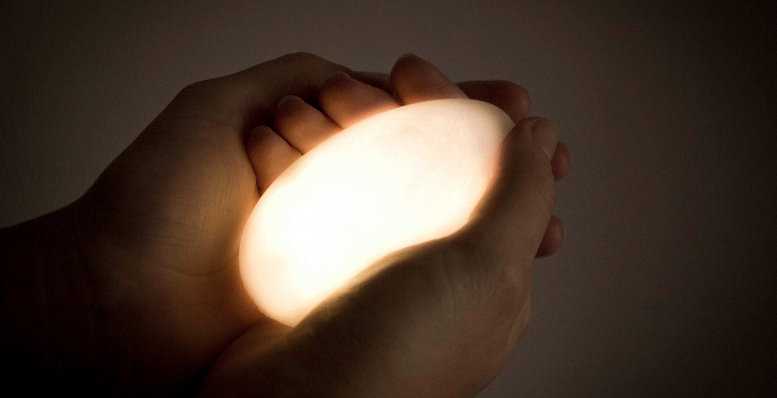 Calmingstone: Συσκευή διαχείρησης κρίσης πανικού