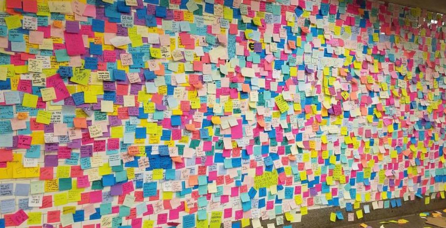 ΗΠΑ: Διαμαρτυρία κατά της εκλογής Τραμπ με… post it!