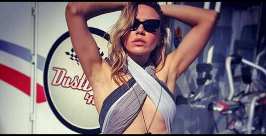 Χαμός! Topless η Κάτια Δέδε ξανά (pic)