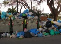 “Πνίγεται” από τα σκουπίδια η Κέρκυρα