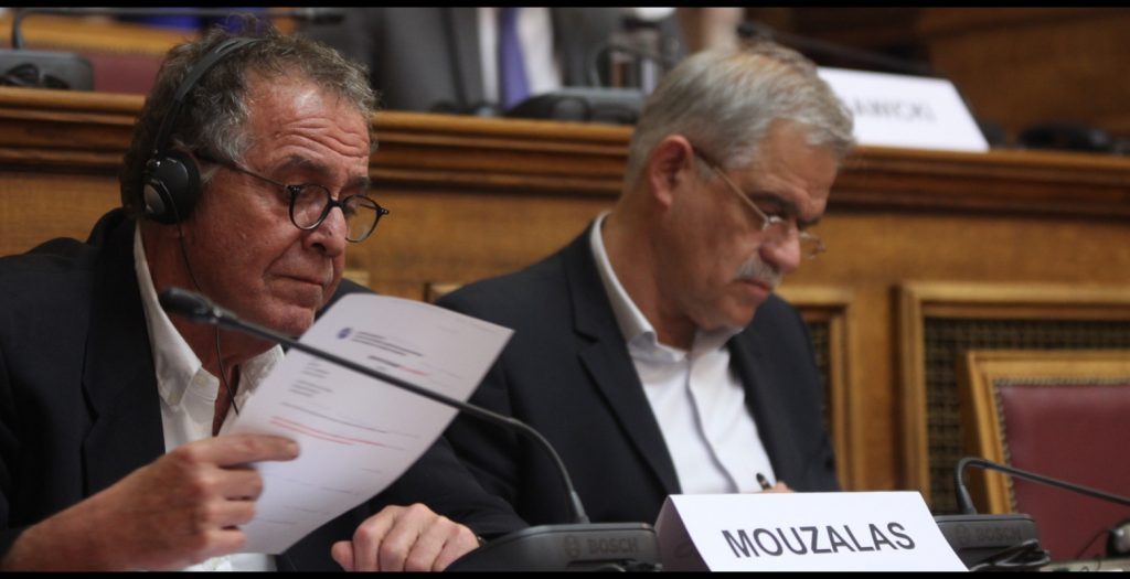 Η κυβέρνηση “στριμώχνει” δημοσιογράφους για να συγκαλύψουν τα περιστατικά στη Χίο