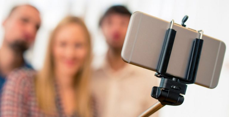 Μην ανεβάζετε selfie με το πτυχίο σας – Δείτε το λόγο