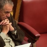 Κόντρα Μουζάλα- Βαρβιτσιώτη στη Βουλή για το προσφυγικό