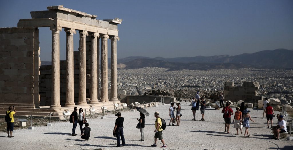 ΤτΕ: Στα 14,4 δισ. ευρώ οι ταξιδιωτικές εισπράξεις στο 11μηνο