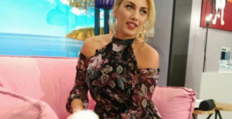 Το καυτό μίνι της Σπυροπούλου που σάρωσε στα social!