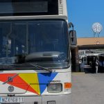 Αυτοκόλλητο σε λεωφορείο προειδοποιεί για τις δυσάρεστες οσμές (pic)