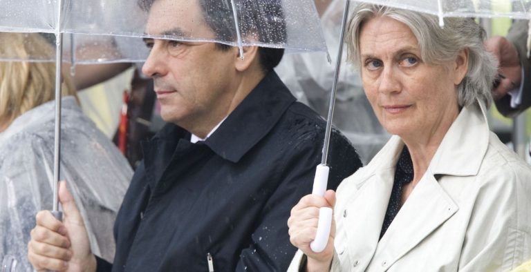 Παρίσι: Έρευνα στο γραφείο του Φιγιόν