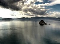 Καιρός: Καλός σήμερα με σποραδικές καταιγίδες