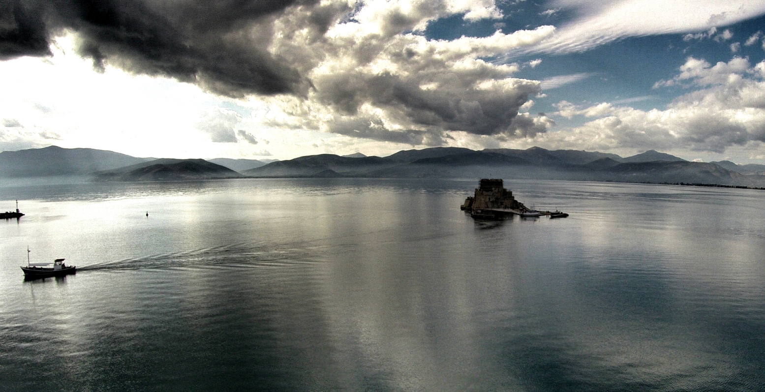 Καιρός: Καλός σήμερα με σποραδικές καταιγίδες