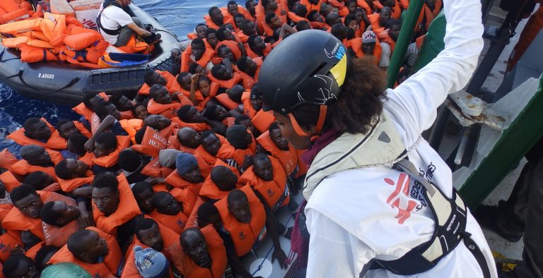 Τουλάχιστον οκτώ νεκροί από νέο ναυάγιο στη Μεσόγειο