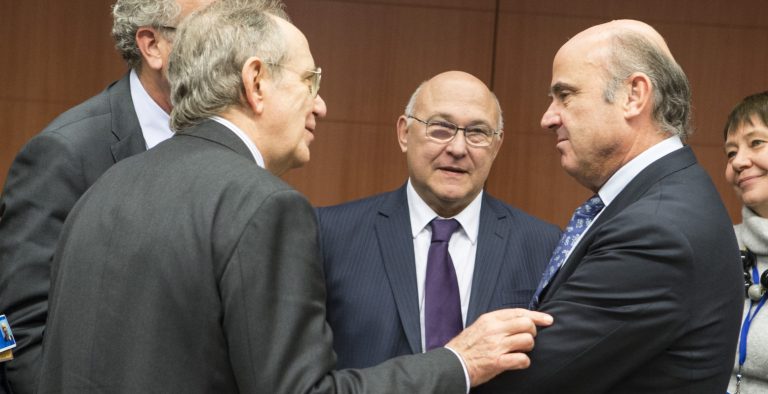 Σαπέν: Αναγκαία μια συνολική συμφωνία για το χρέος με το ΔΝΤ