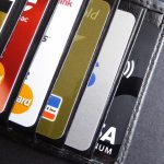 Από το 2017 η σύνδεση αφορολόγητου – πλαστικού χρήματος