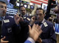 Άνοδος στη Wall Street, παρά την επιφύλαξη λόγω Τραμπ