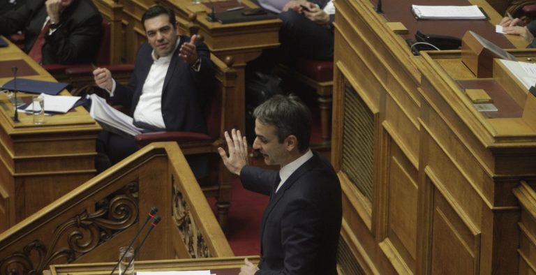 LIVE: “Κατηγορώ” Κυριάκου κατά Τσίπρα για το άβατο των Εξαρχείων