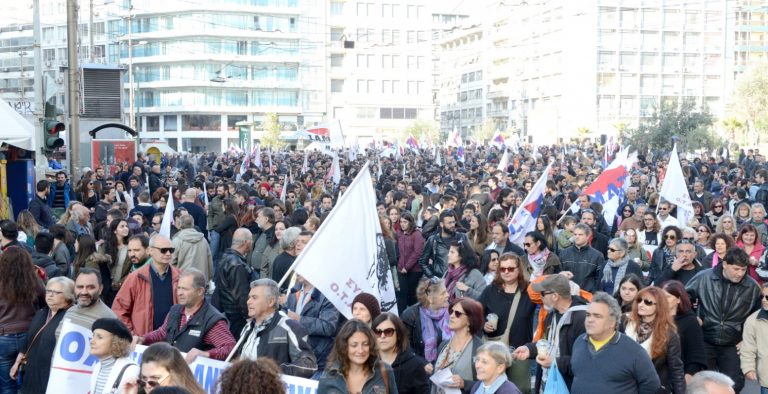 Σε απεργιακό κλοιό όλη η χώρα