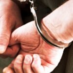 Λέσβος: Συνελήφθη 73χρονη που έριξε βεγγαλικό και πήρε φωτιά το διπλανό σπίτι