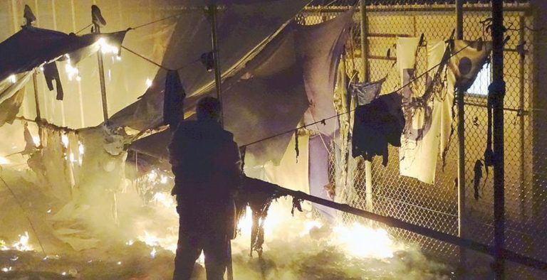 Λέσβος: Κάηκαν δύο πρόσφυγες από φωτιά στο hot spot της Μόριας