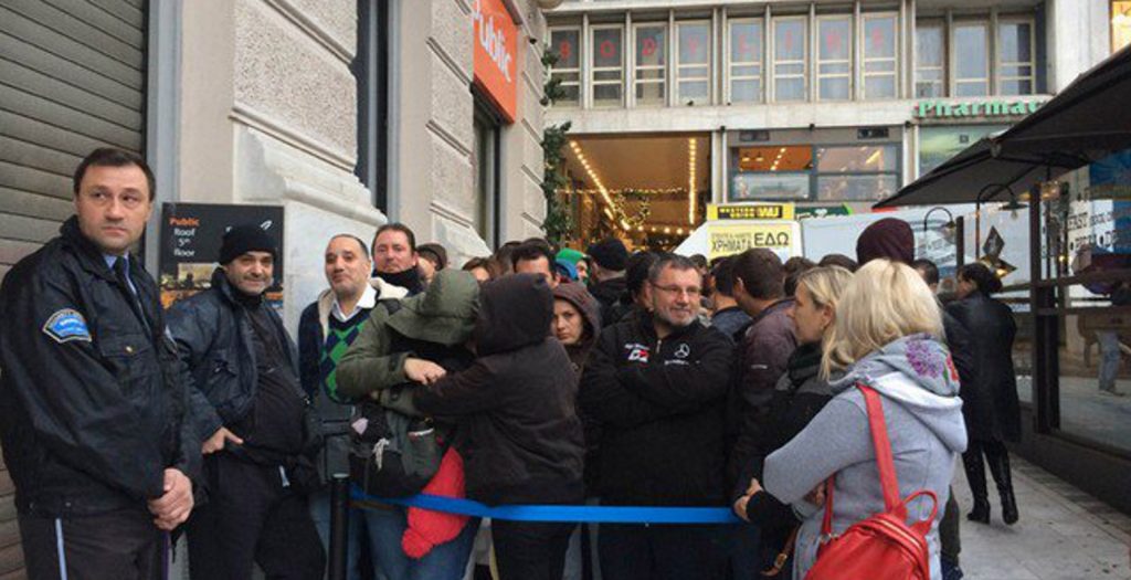 Black Friday: Ικανοποίηση από εμπόρους και αντιδράσεις από εργαζόμενους