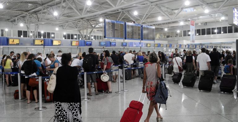 Σχεδόν 5 εκατ. παραπάνω επιβάτες στα ελληνικά αεροδρόμια το 2016