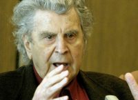 Το συγκινητικό βίντεο της κόρης του Μίκη Θεοδωράκη με τον πατέρα της στο κρεβάτι (vid)