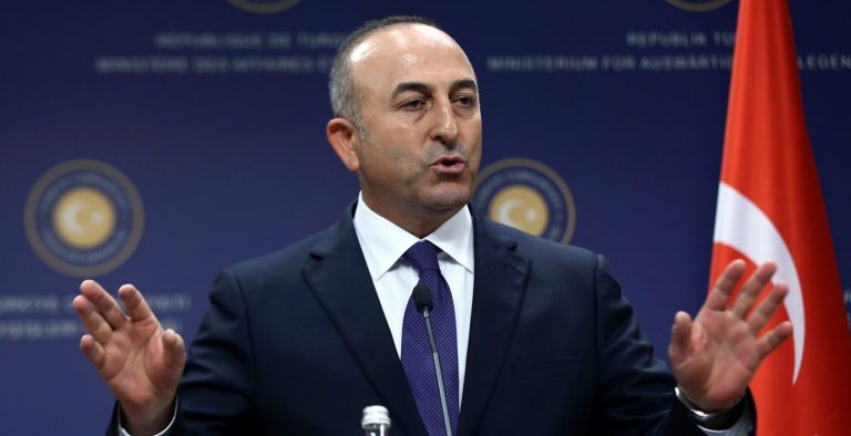 Άμεση έκδοση των οκτώ τούρκων πραξικοπηματιών ζητά ο Τσαβούσογλου