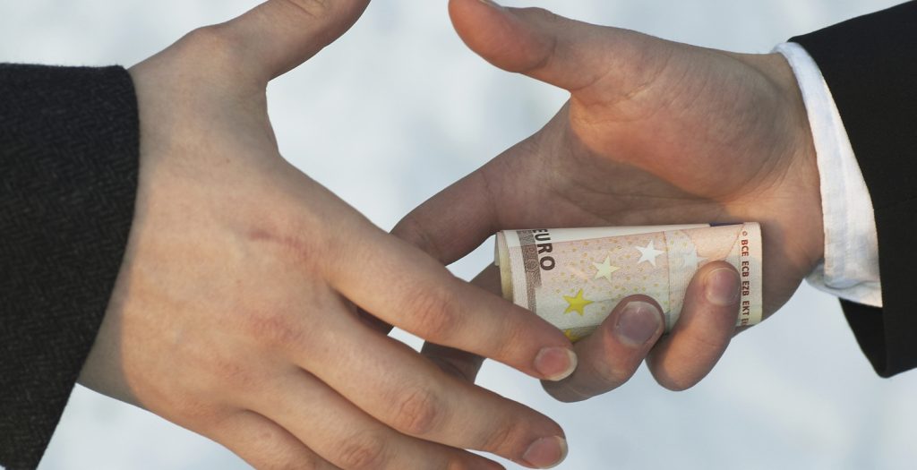 Διεθνής Διαφάνεια: Παντελής έλλειψη προόδου στην καταπολέμηση της διαφθοράς