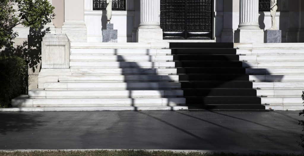 Μαξίμου σε Μητσοτάκη: “Προτιμάς Κυριάκο Μητσοτάκη ή Κυριάκο Σαμαρά”