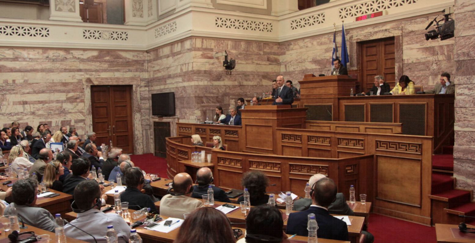 Εν μέσω εντάσεων στη Βουλή προχωρά το ν/σ για για την οικονομική δραστηριότητα