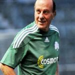 Μίμης Δομάζος: Ο “Στρατηγός” των ελληνικών γηπέδων έκλεισε τα 78 του χρόνια