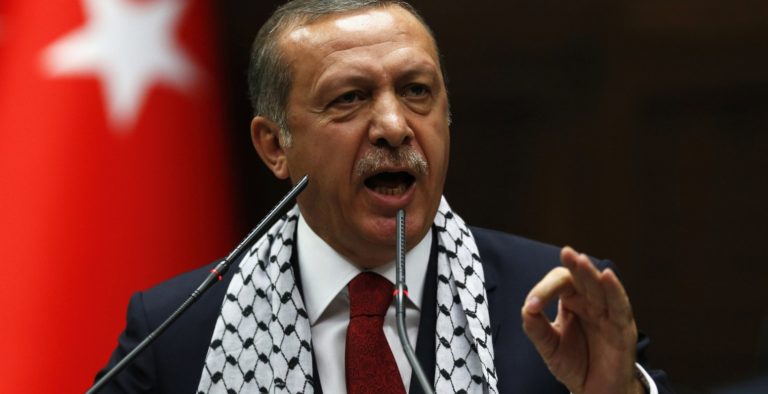Ερντογάν: Η κατάσταση έκτακτης ανάγκης θα ισχύει “έως ότου ηρεμήσουν εντελώς τα πράγματα”