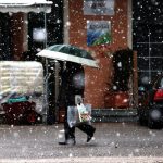 Έπεσε χιόνι και μέσα στη πόλη του Βόλου