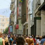 Τουρισμός και εισαγόμενη κατανάλωση κρατούν ψηλά το τζίρο στο λιανικό εμπόριο
