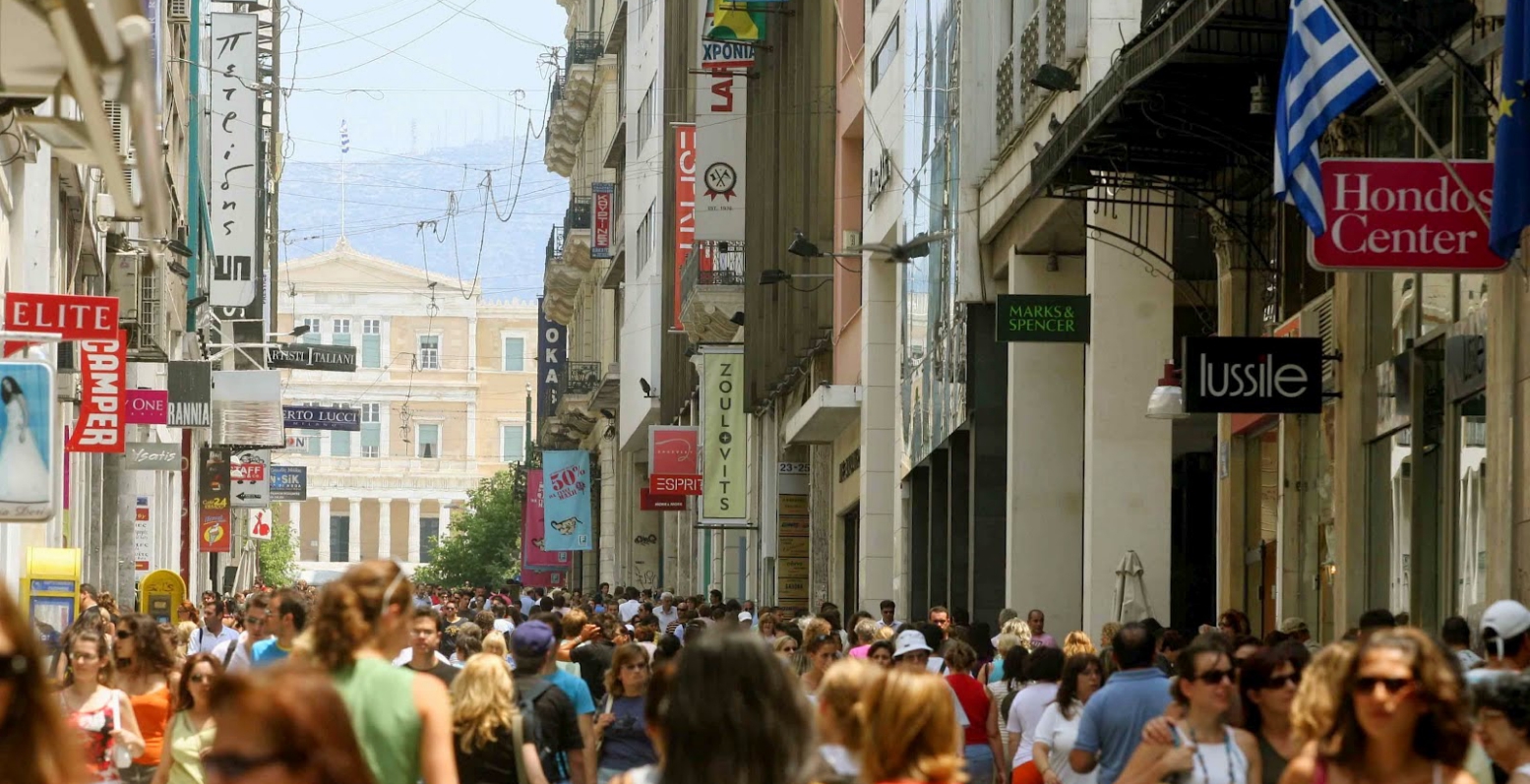 Τουρισμός και εισαγόμενη κατανάλωση κρατούν ψηλά το τζίρο στο λιανικό εμπόριο