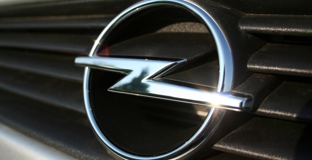 Η Opel πρωτοπορεί στη χρήση διαδικτυακών υπηρεσιών