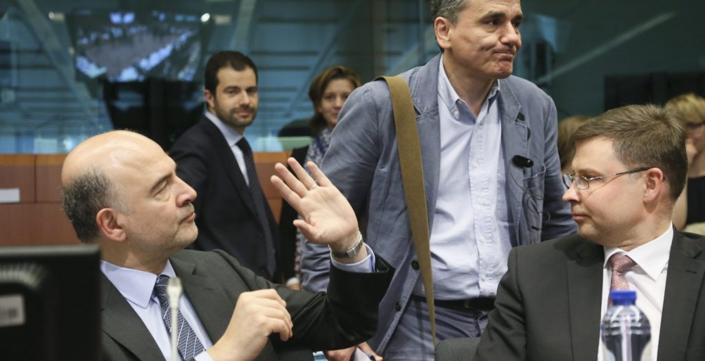 Eurogroup: Η Αθήνα παίρνει μέτρα, η τρόικα επιστρέφει