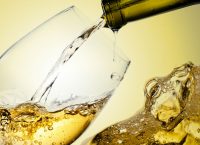 Το αλκοόλ αυξάνει τον κίνδυνο εμφάνισης καρκίνου του μαστού στις γυναίκες