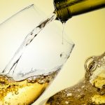 Έρευνα: Η κατανάλωση κρασιού πιθανόν να βοηθά στην επίτευξη εγκυμοσύνης
