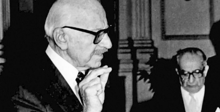 Οι θρυλικές ομιλίες του Ξενοφώντος Ζολώτα στα αγγλικά, χρησιμοποιώντας μόνο ελληνικές λέξεις (vid)