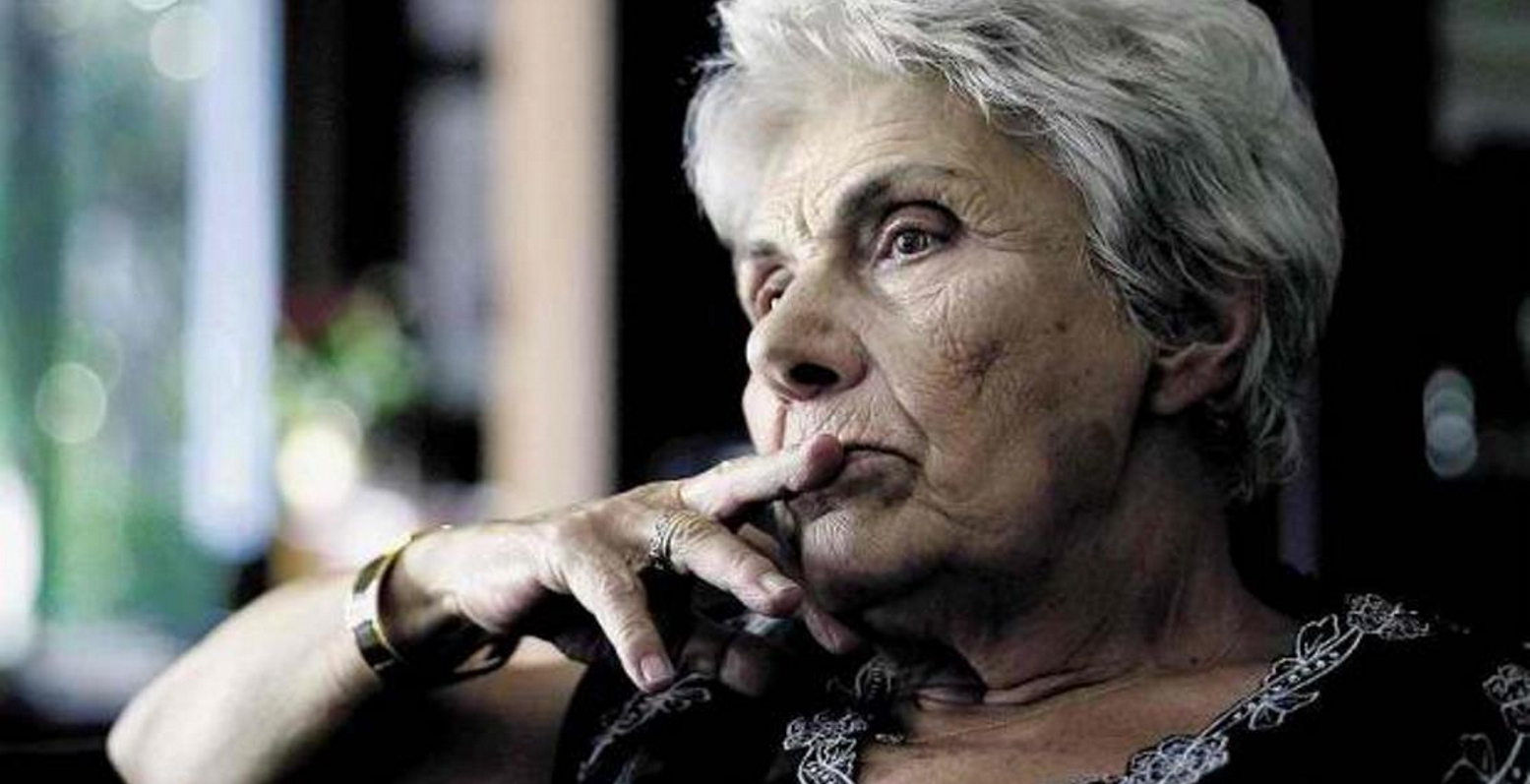 Η Κική Δημουλά στο βιβλιοπωλείο του Ίκαρου