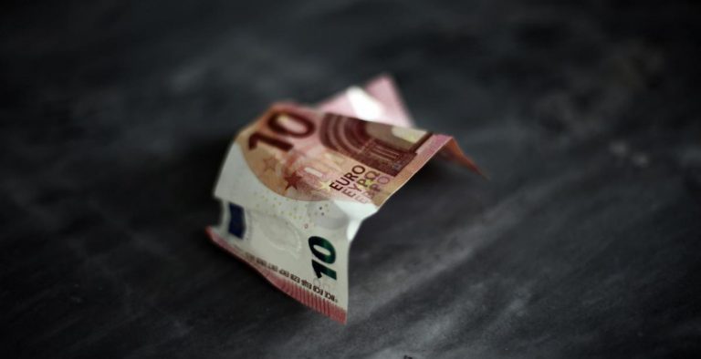 IOBE: Οριακή βελτίωση του οικονομικού κλίματος