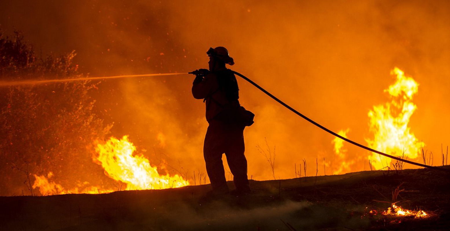 Πυρκαγιά σε υπόστεγο με σκάφη στην ανατολική Θεσσαλονίκη (video)