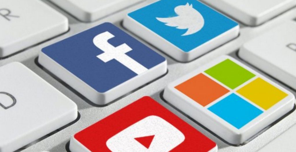 Κομισιόν: Κατά Facebook και Twitter για τους κανόνες ιδιωτικής ζωής